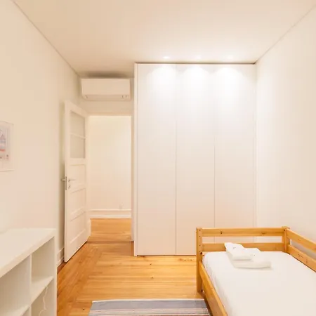 Flh Campo Pequeno Classic Charm With Garden アパート