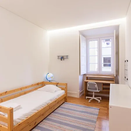 Flh Campo Pequeno Classic Charm With Garden アパート